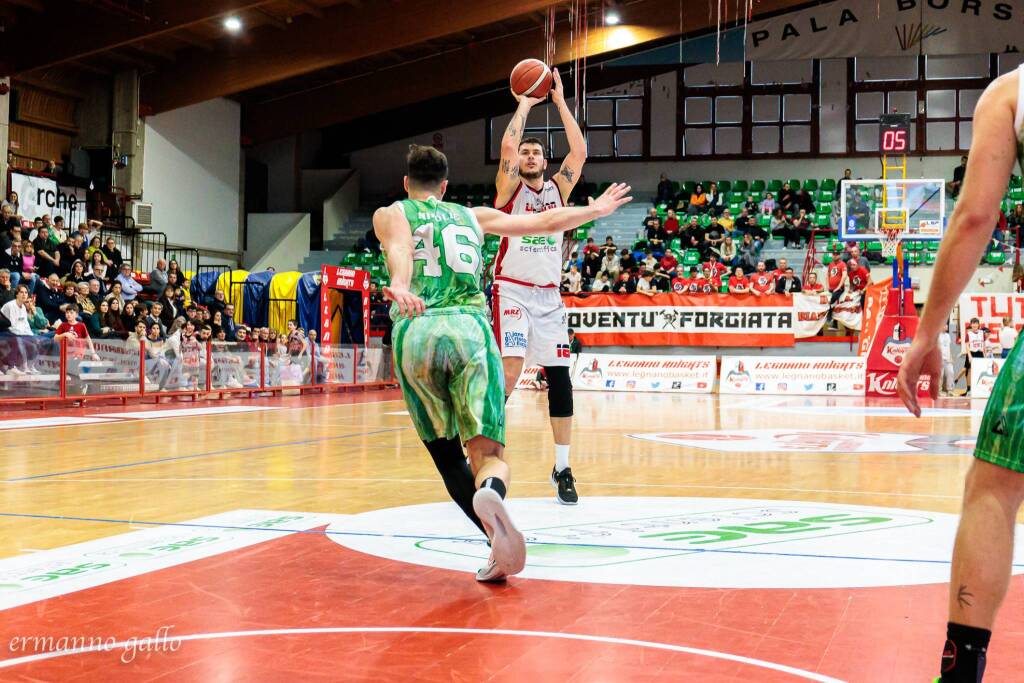 La sfida tra Legnano e Avellino nelle foto di Ermanno Gallo