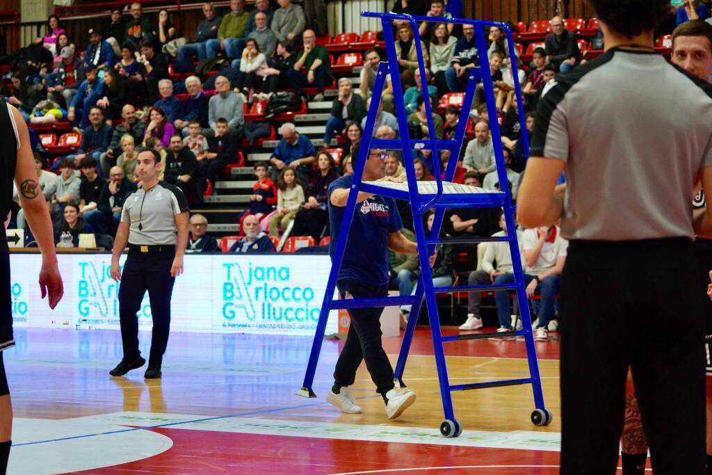 Legnano -Basket sfida Caserta. Foto by Daniele Zaffaroni