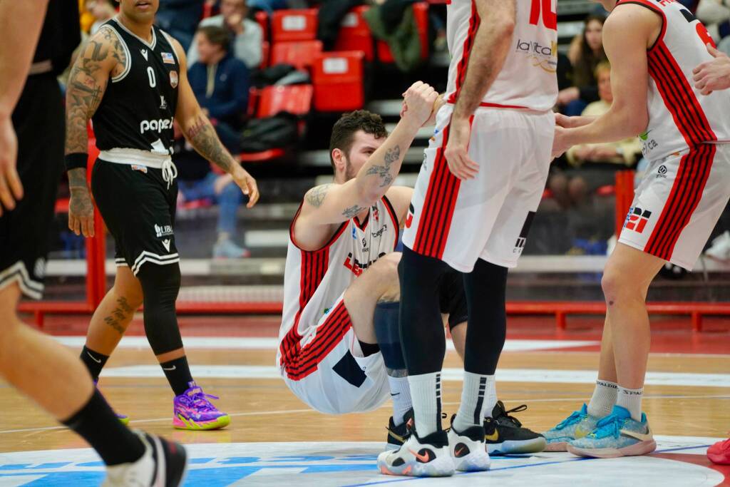 Legnano -Basket sfida Caserta. Foto by Daniele Zaffaroni