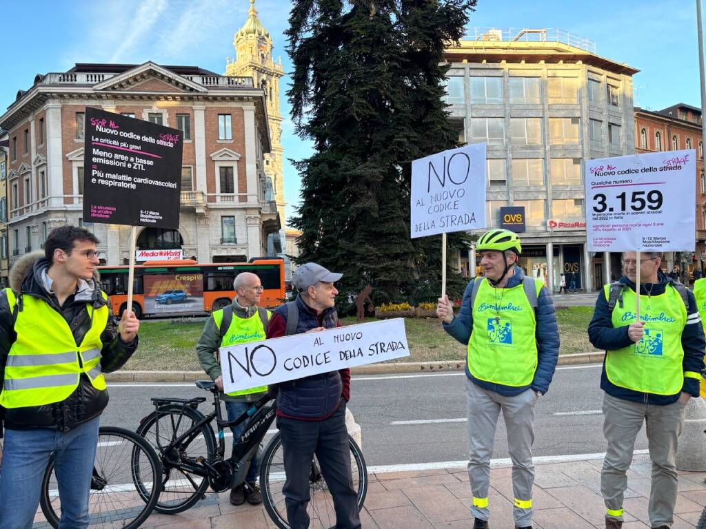 Un flash mob contro il “codice della strage”