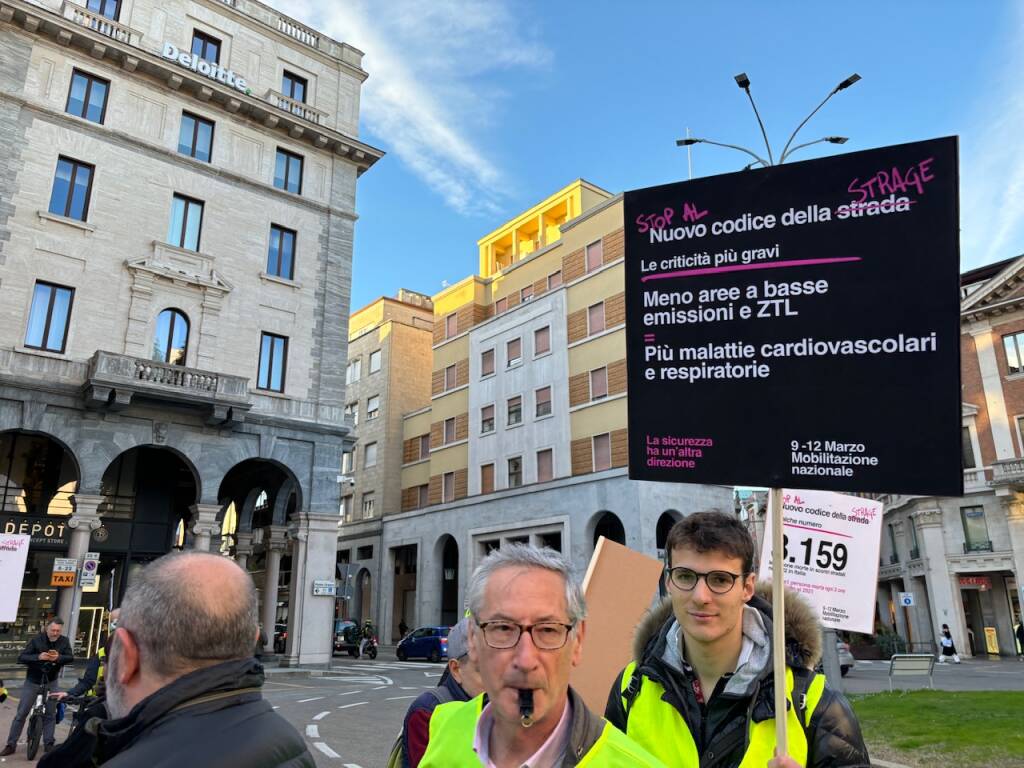 Un flash mob contro il “codice della strage”