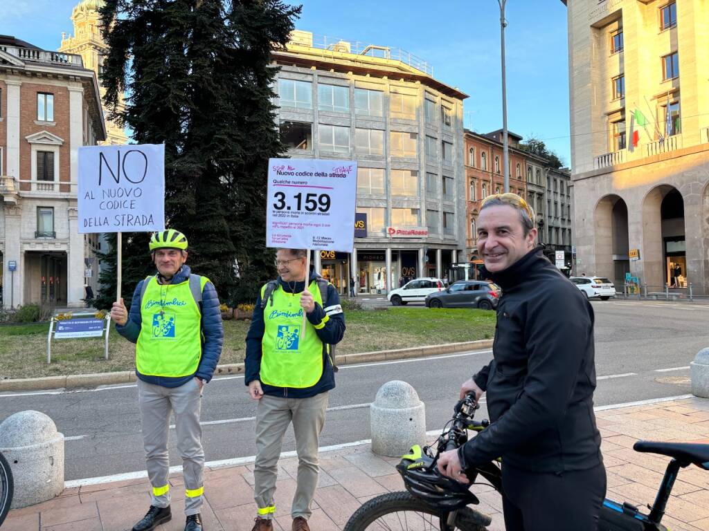 Un flash mob contro il “codice della strage”
