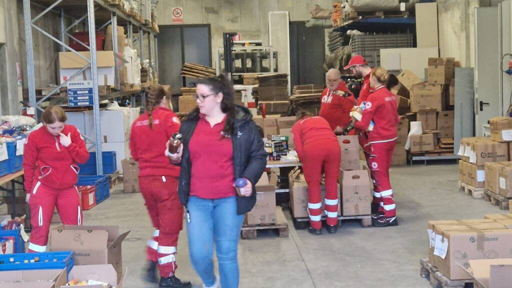 Un weekend di raccolta alimenti per la CRi di Varese