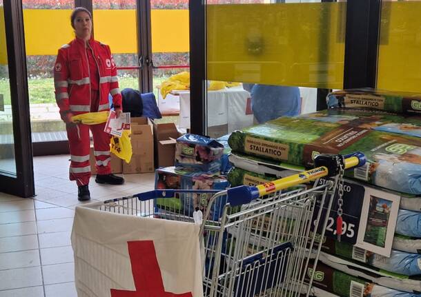 Un weekend di raccolta alimentare per la CRI di Varese