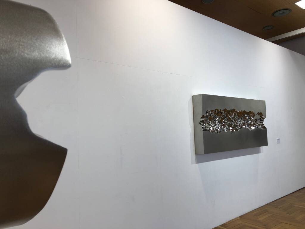 A palazzo Da Perego la mostra di Helidon Xhixha