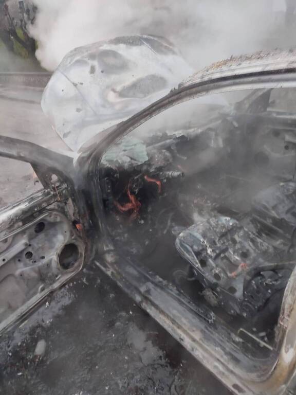 Auto in fiamme a Gemonio