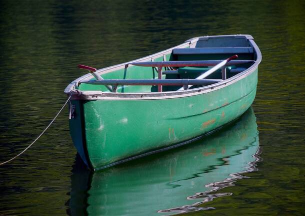 canoa barca lago pixabay