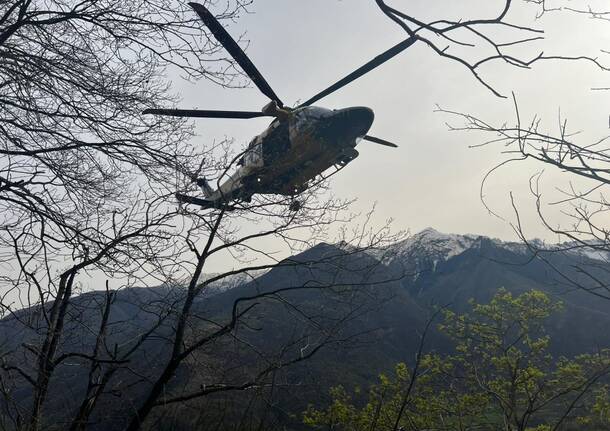 Il salvataggio dei turisti in Piemonte da parte degli elicotteri della Finanza di Varese