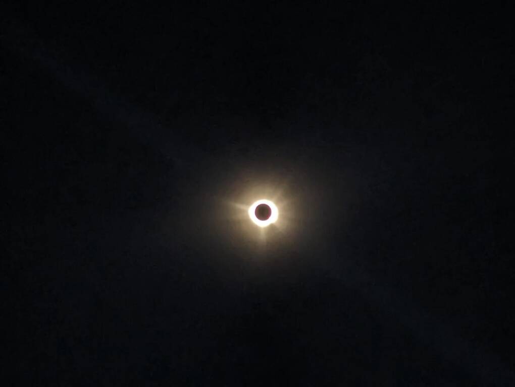 L\'eclissi solare dell\'8 aprile fotografata da un varesino
