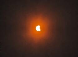 L\'eclissi solare dell\'8 aprile fotografata da un varesino