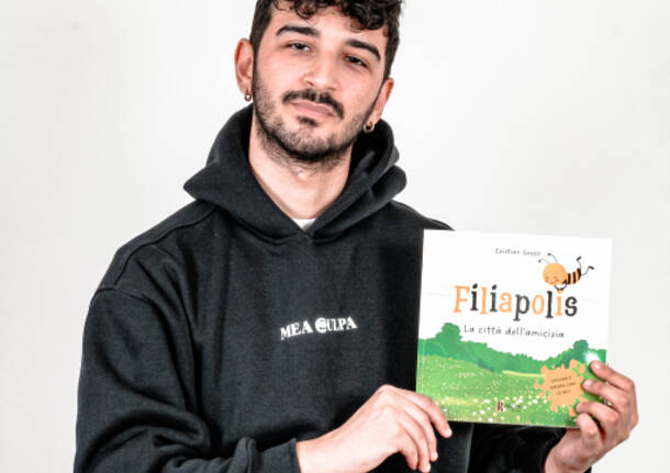 A Gallarate il laboratorio per bambini con il libro \"Filiapolis, la città dell\'amicizia\" per il tour dello scrittore Cristian Greco.