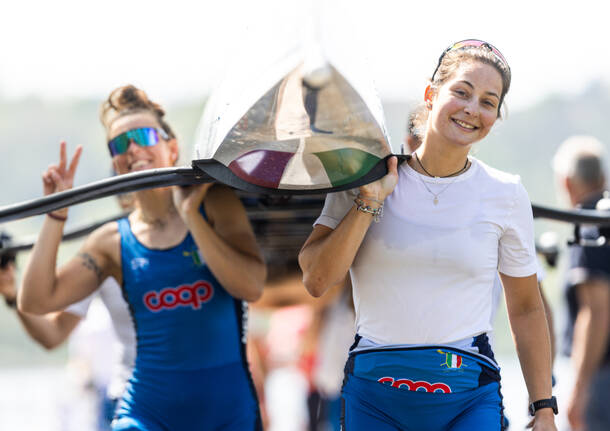 Coppa del Mondo di canottaggio: sport e colori della prima giornata