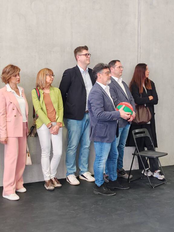 Che festa per il nuovo palazzetto dello sport di Olgiate Olona 