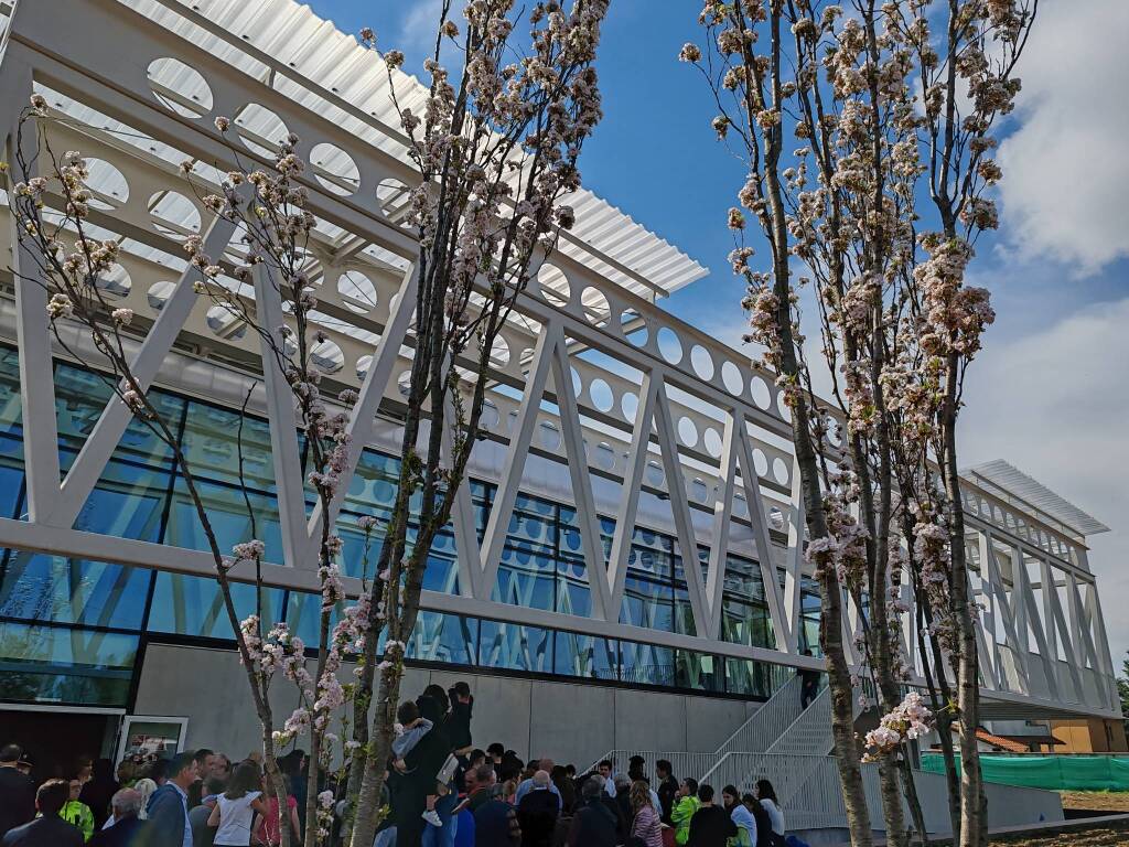 Che festa per il nuovo palazzetto dello sport di Olgiate Olona 