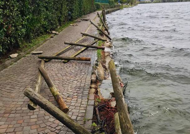 ciclabile lago di varese dissestata 