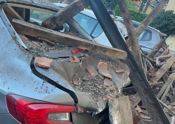 Cuggiono, crolla il tetto di un edificio. Vigili del Fuoco in azione