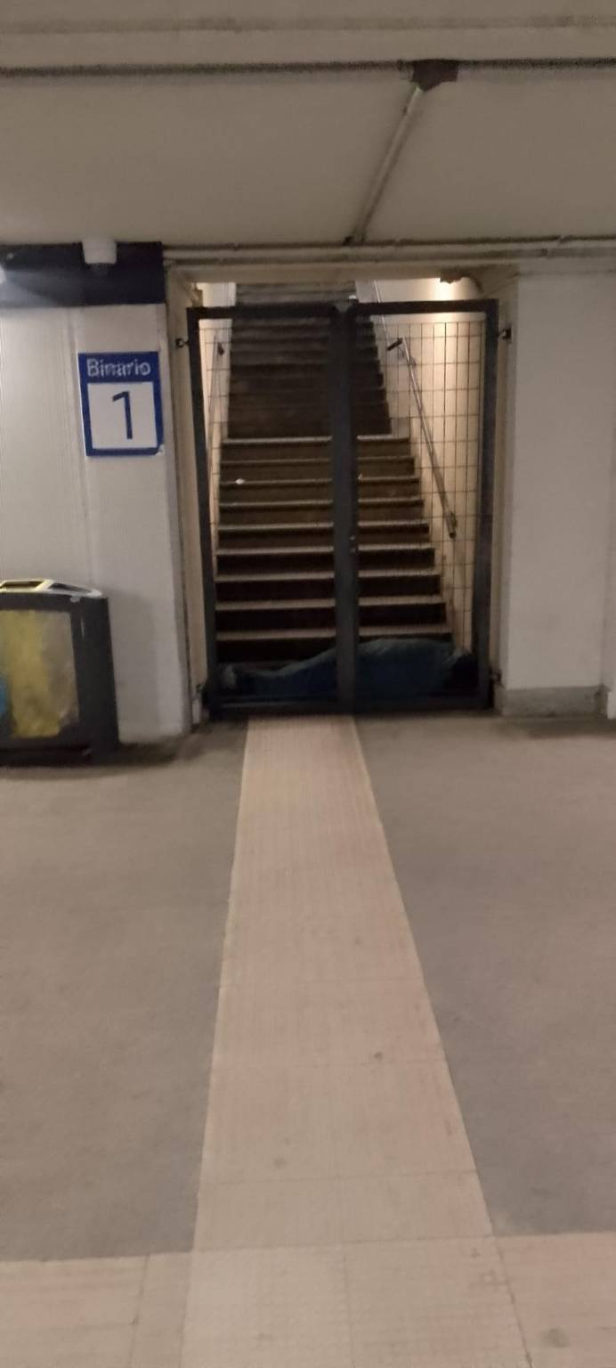 Degrado e incuria alla stazione di Saronno sud