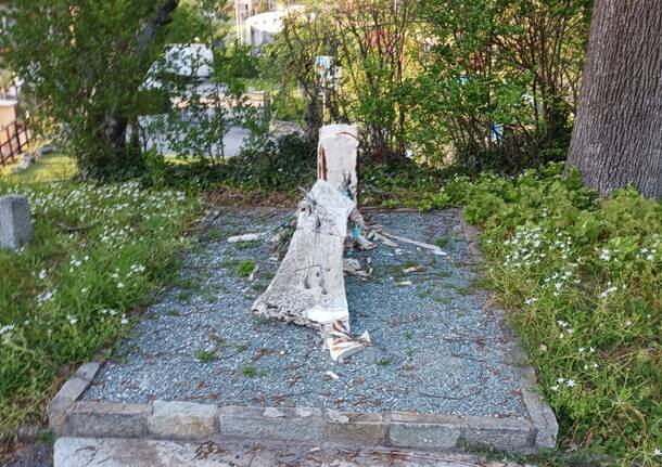 Gemonio - Vandalizzato il monumento alle vittime delle foibe