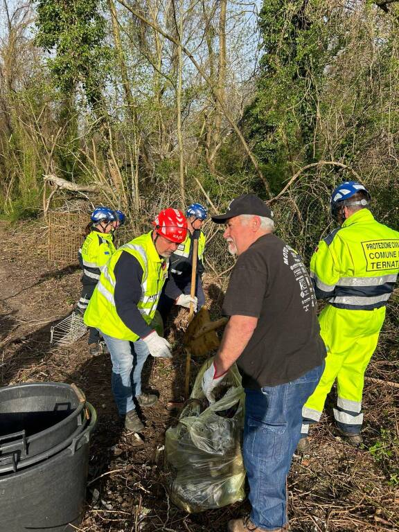 I boschi di Mercallo ripuliti dagli accampamenti dello spaccio