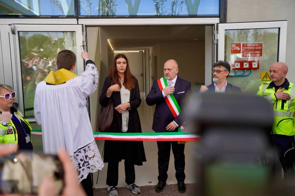 Inaugurazione del palazzetto dello sport di Olgiate Olona. Foto di Zaffaroni