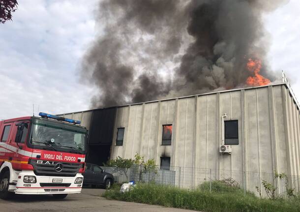 Incendio area industriale Saronno