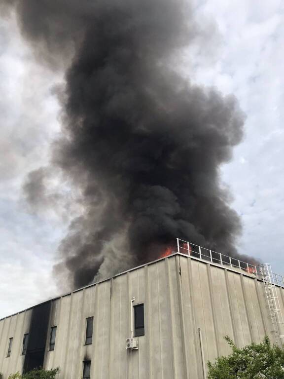 Incendio area industriale Saronno