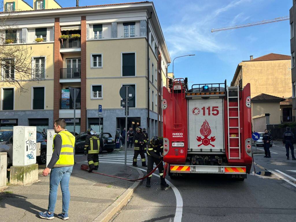 Incendio auto a Gallarate