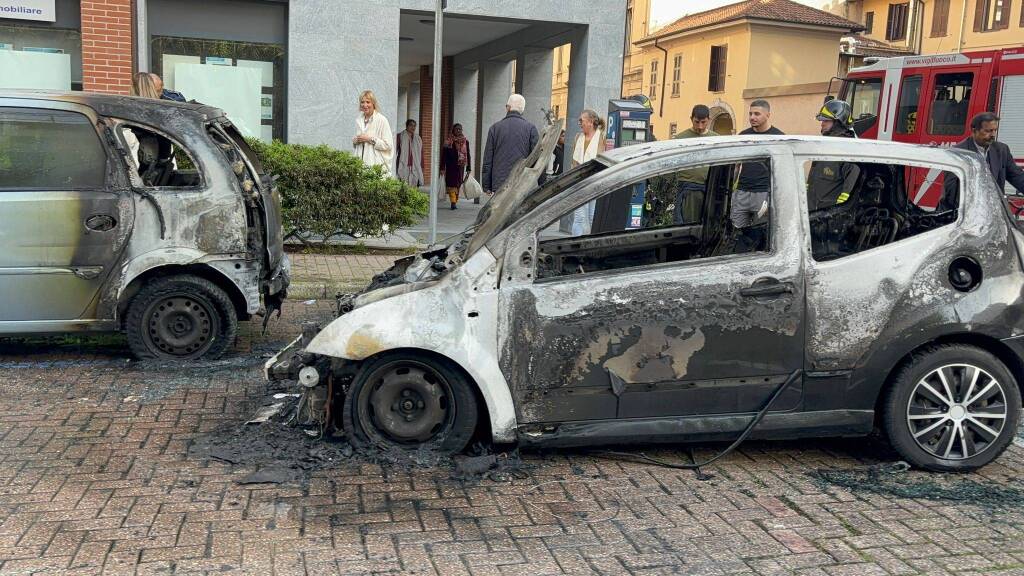 Incendio auto a Gallarate
