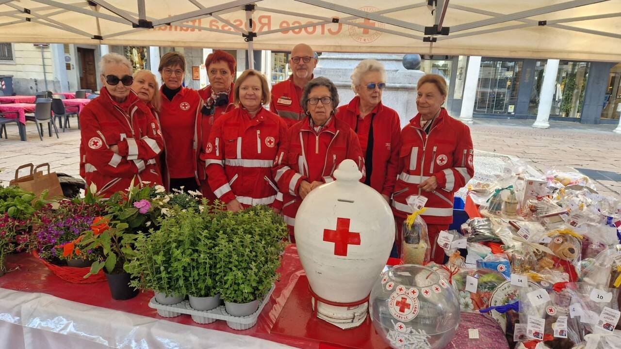 Mercatino delle erbe aromatiche per CRI Varese