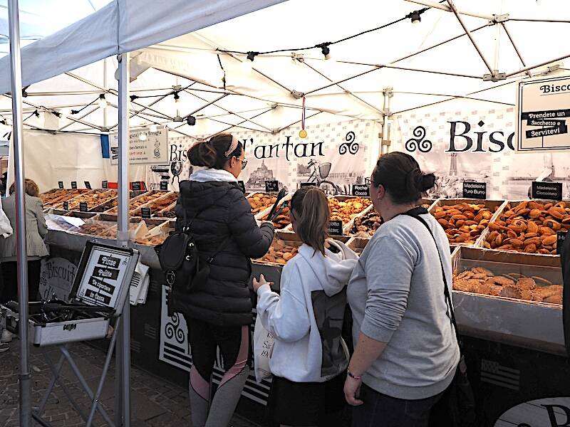 Mercatino francese (foto Roberto Gernetti)