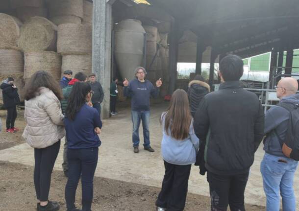 Studenti di Cerro Maggiore in fabbrica tra tradizione e tecnologia per conoscere la realtà industriale del paese