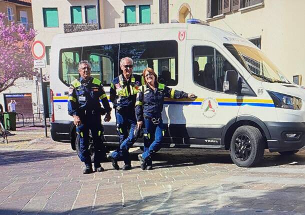 Taglio del nastro per il nuovo mezzo della Protezione Civile di Busto Garolfo