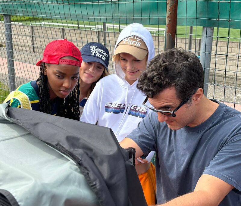 La pista di atletica di Gavirate si trasforma in un set di moda