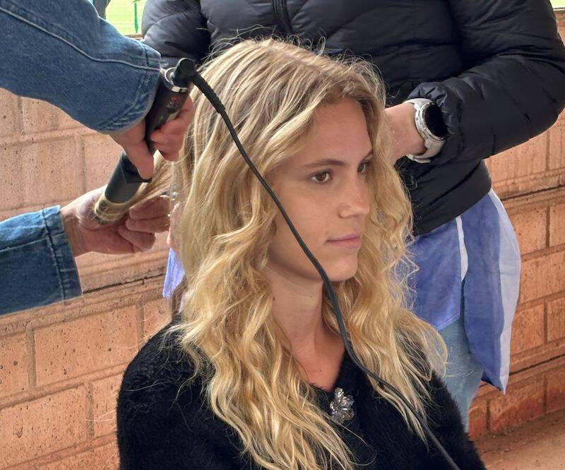 La pista di atletica di Gavirate si trasforma in un set di moda