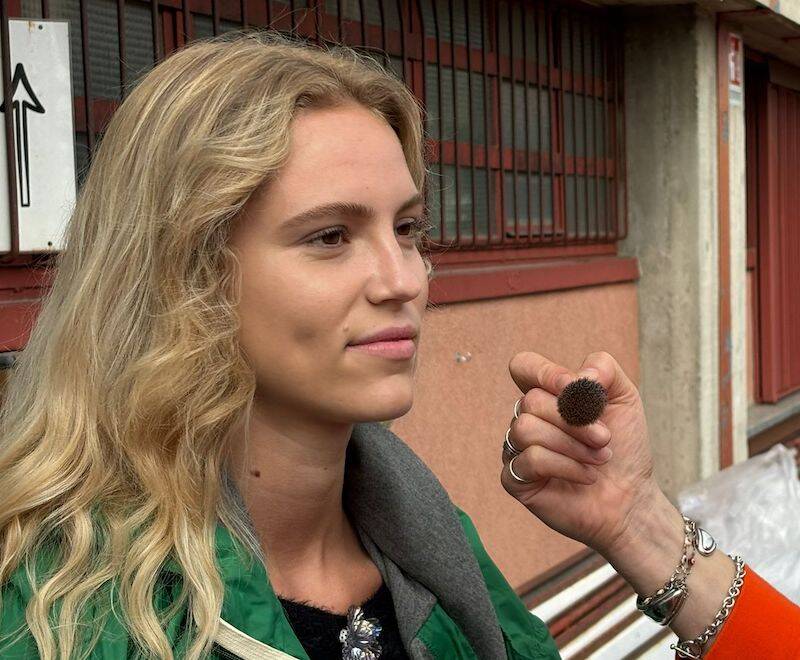 La pista di atletica di Gavirate si trasforma in un set di moda