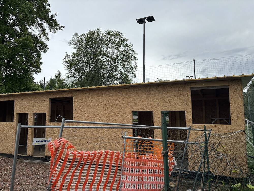 Ultimi lavori al centro sportivo delle Bustecche