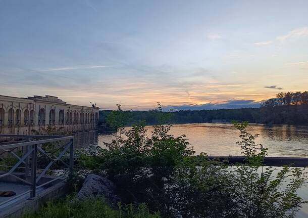 Ticino e diga del Panperduto al tramonto