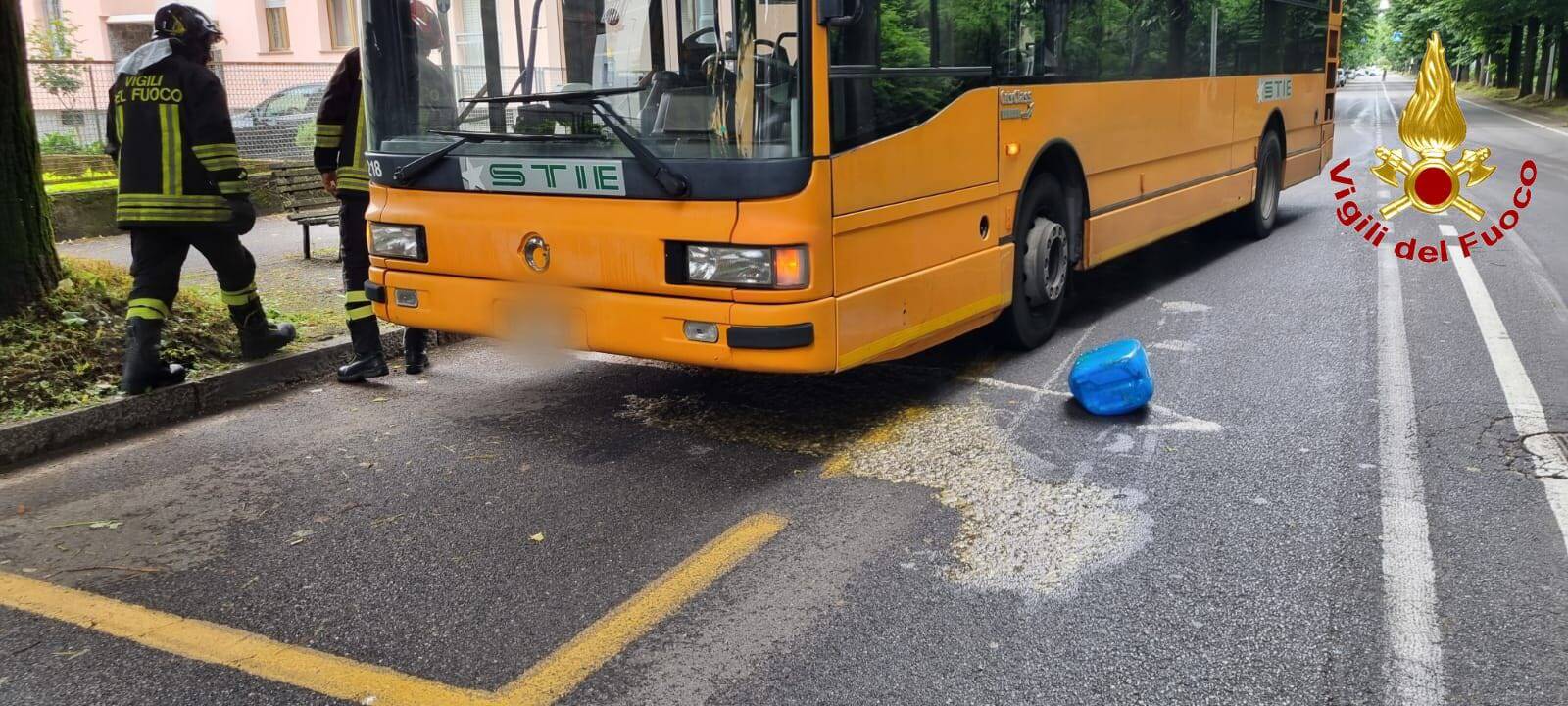 Camion perde carico di acido cloridrico a Busto Arsizio