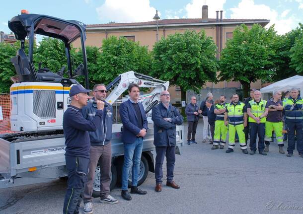 Escavatore Protezione civile buguggiate (foto La Focale Buguggiate)