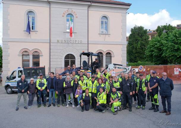 Un nuovo escavatore per la protezione civile di Buguggiate