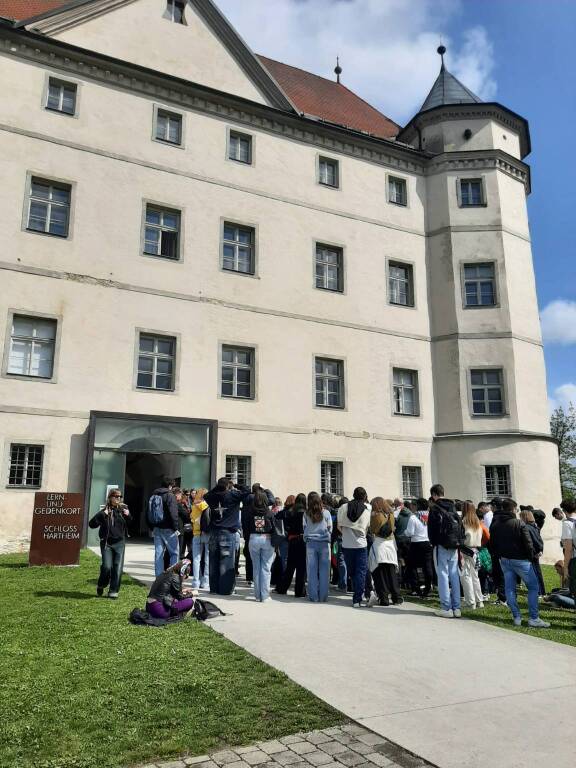 Il sindaco Radice in visita al Castello di Hartheim