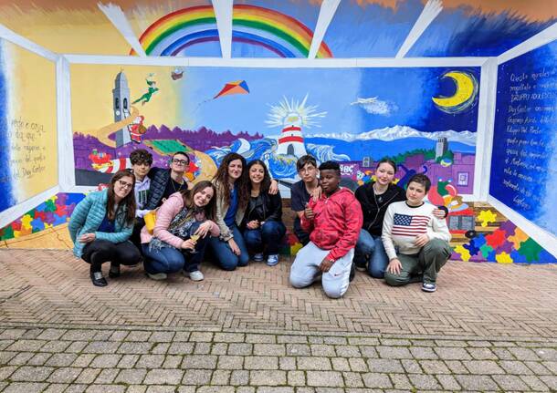 Il murale dei ragazzi di Fondazione Ascoli al Parco del Sorriso di Luvinate