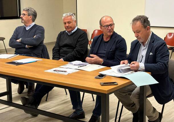 incontro tra candidati sindaco e commercianti