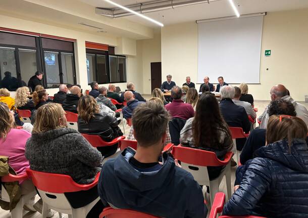 incontro tra candidati sindaco e commercianti