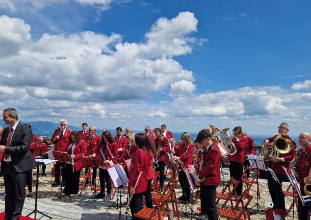 La banda di Brenno Useria suona alla terrazza del monsè al sacro MoNte