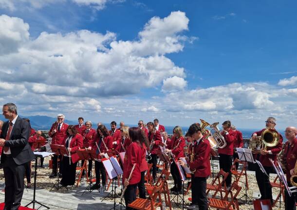 La banda di Brenno Useria suona alla terrazza del Mosè al sacro Monte