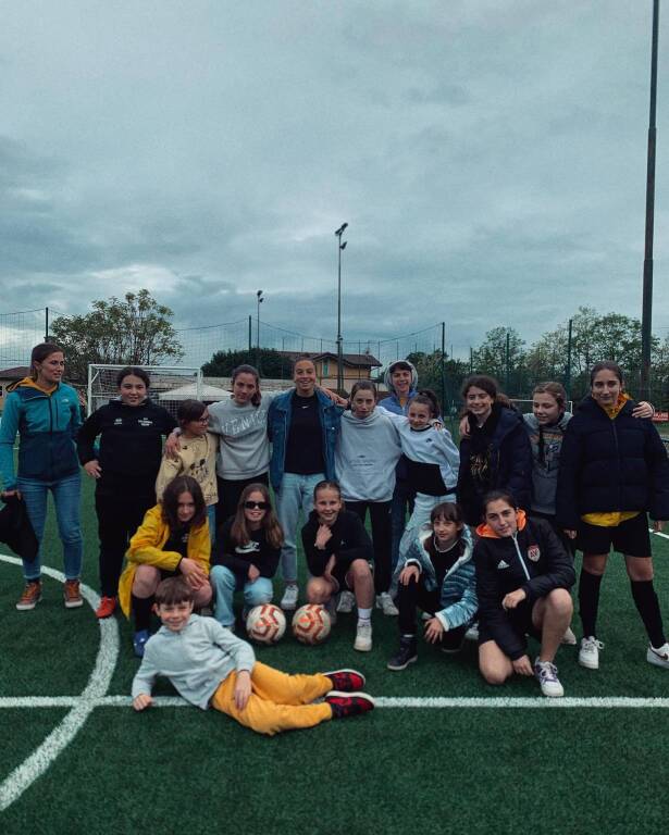 La giocatrice dell'Inter Chiara Robustellini fa visita alle ragazze del San Michele di Casciago