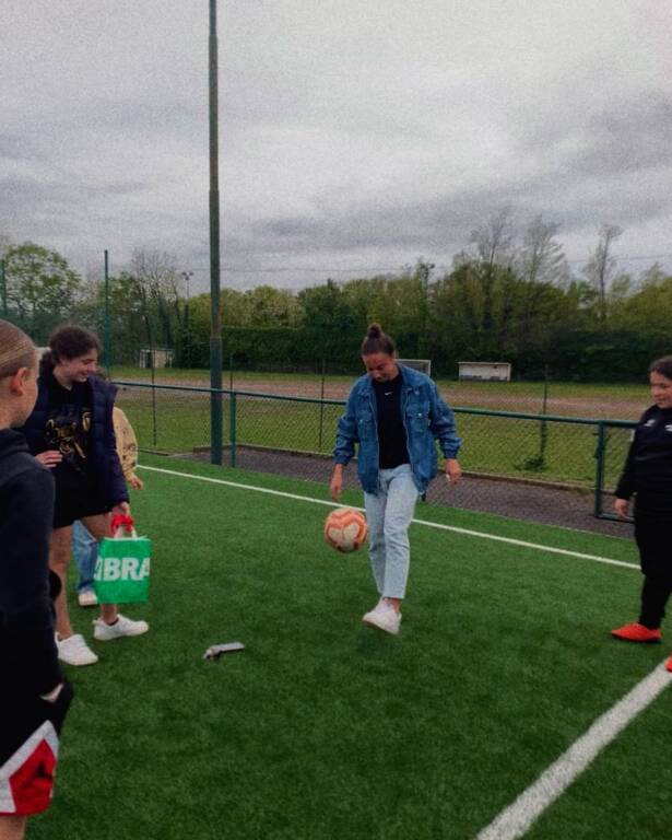 La giocatrice dell'Inter Chiara Robustellini fa visita alle ragazze del San Michele di Casciago