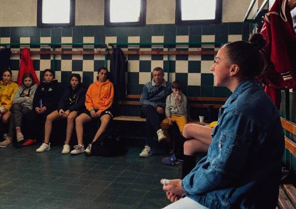 La giocatrice dell’Inter Chiara Robustellini fa visita alle ragazze del San Michele di Casciago