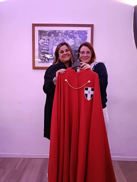 Palio di Legnano, i mantelli delle castellane